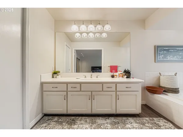 $670,000 | 32655 Southwest Lake Point Court, Wilsonville, OR 97070