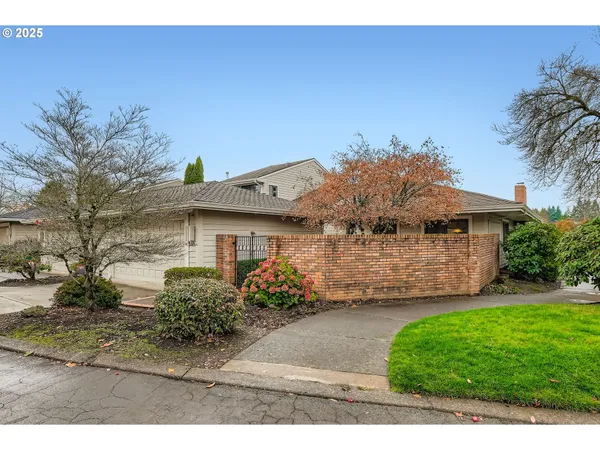 $670,000 | 32655 Southwest Lake Point Court, Wilsonville, OR 97070