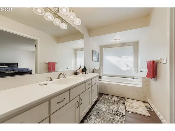 $670,000 | 32655 Southwest Lake Point Court, Wilsonville, OR 97070