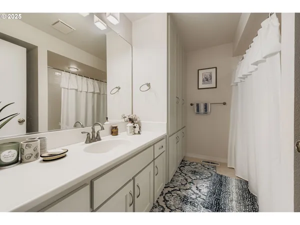 $670,000 | 32655 Southwest Lake Point Court, Wilsonville, OR 97070