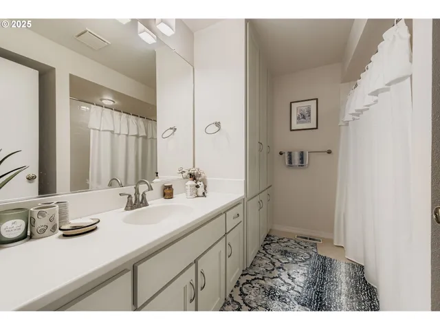 $690,000 | 32655 Southwest Lake Point Court, Wilsonville, OR 97070