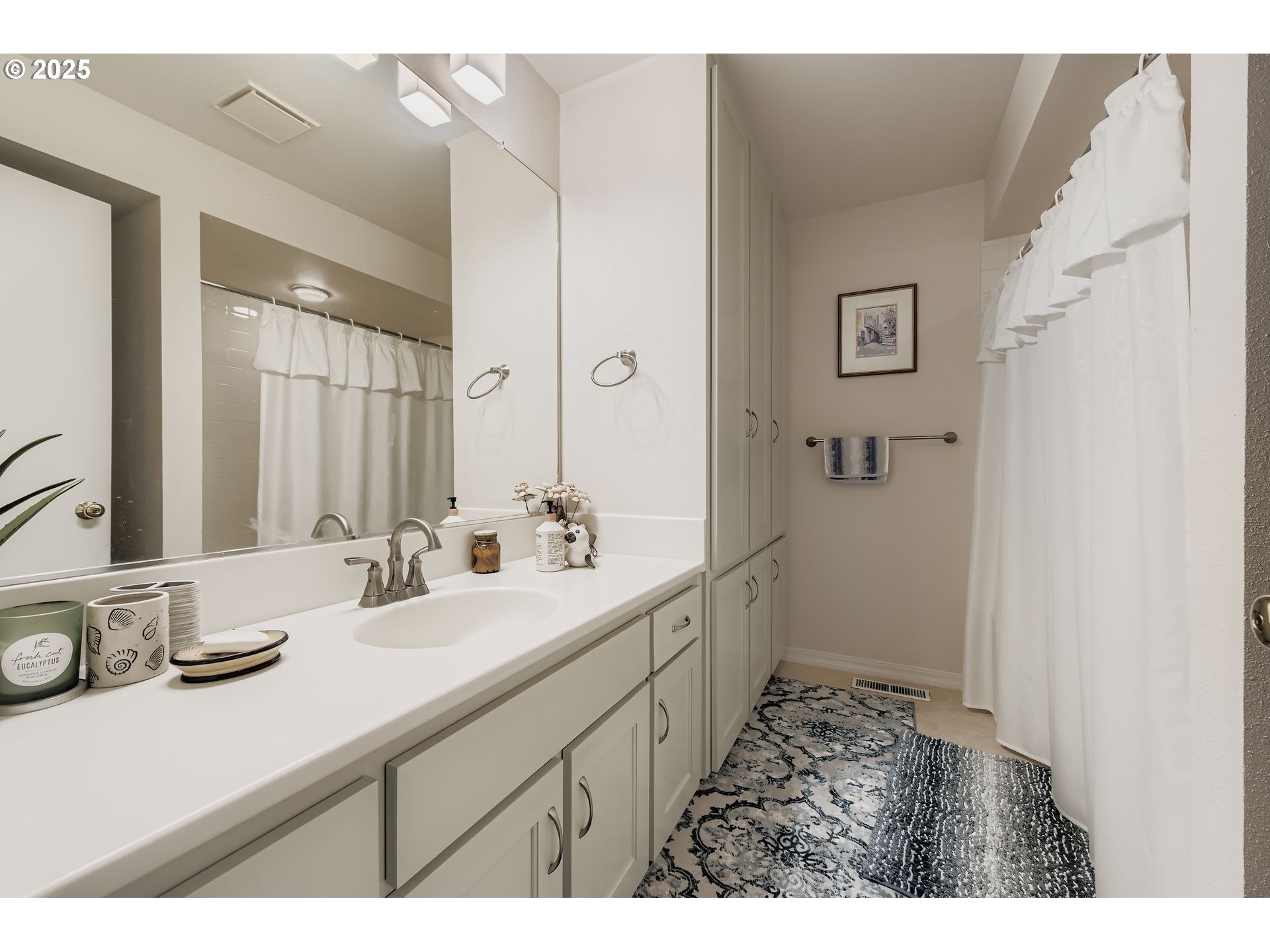 32655 Southwest Lake Point Court Wilsonville, OR 97070 - Photo 24 of 30 Bathroom