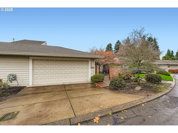 $670,000 | 32655 Southwest Lake Point Court, Wilsonville, OR 97070