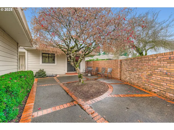 $670,000 | 32655 Southwest Lake Point Court, Wilsonville, OR 97070