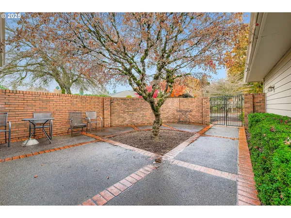 $670,000 | 32655 Southwest Lake Point Court, Wilsonville, OR 97070