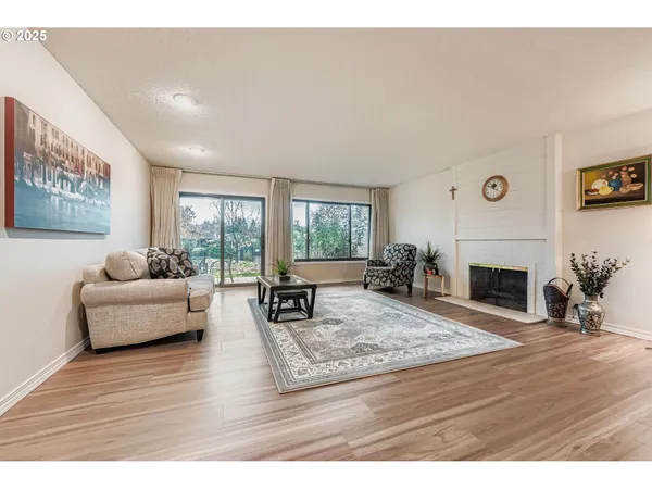 $670,000 | 32655 Southwest Lake Point Court, Wilsonville, OR 97070