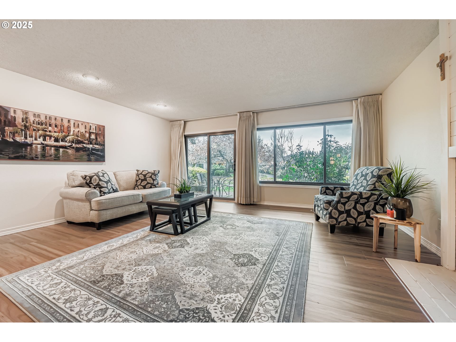 32655 Southwest Lake Point Court Wilsonville, OR 97070 - Photo 8 of 30 Living Room
