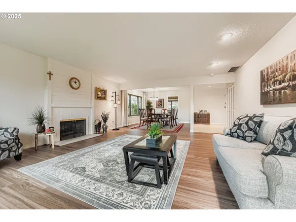 $670,000 | 32655 Southwest Lake Point Court, Wilsonville, OR 97070