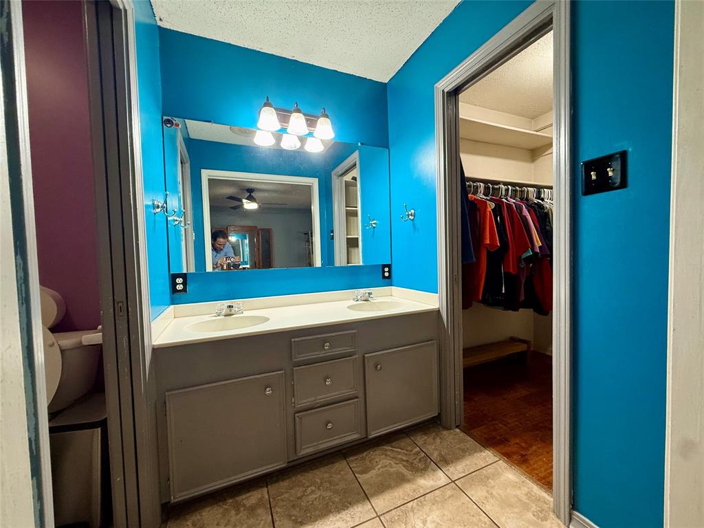 2104 Greenbriar Drive Ruston, LA 71270 - Photo 21 of 35 a en suite bathroom with a sink and a mirror