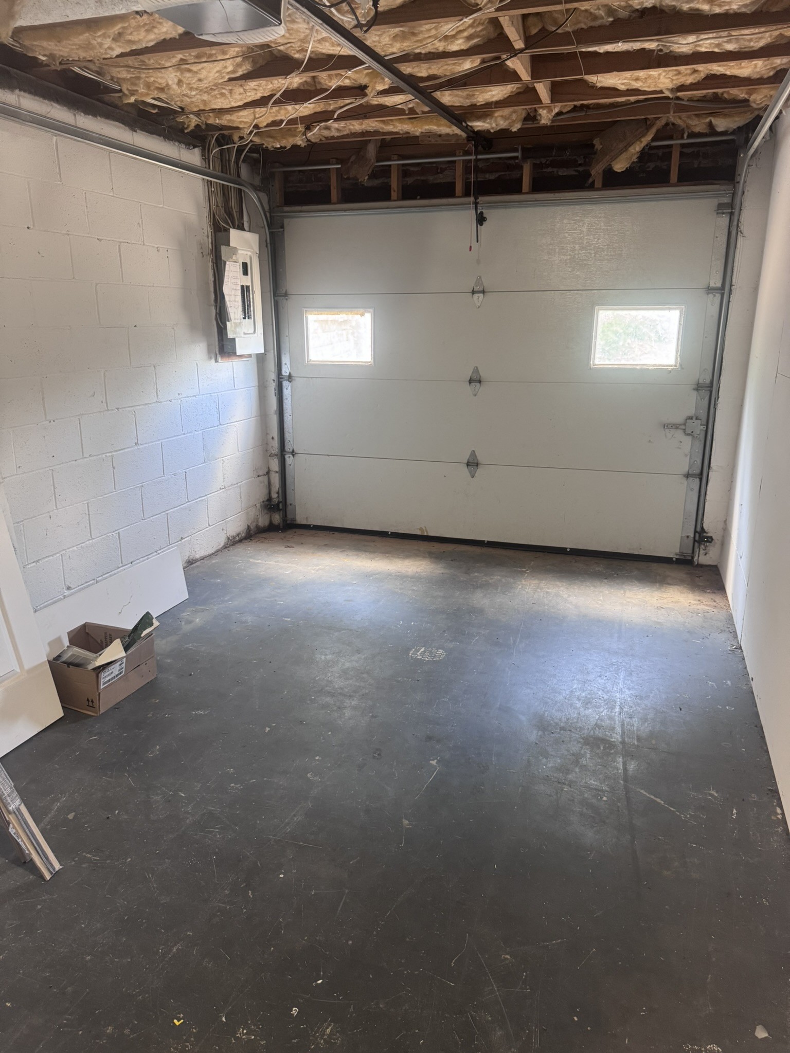 236 Raintree Drive Clarksville, TN 37042 - Photo 18 of 19 a view of a garage