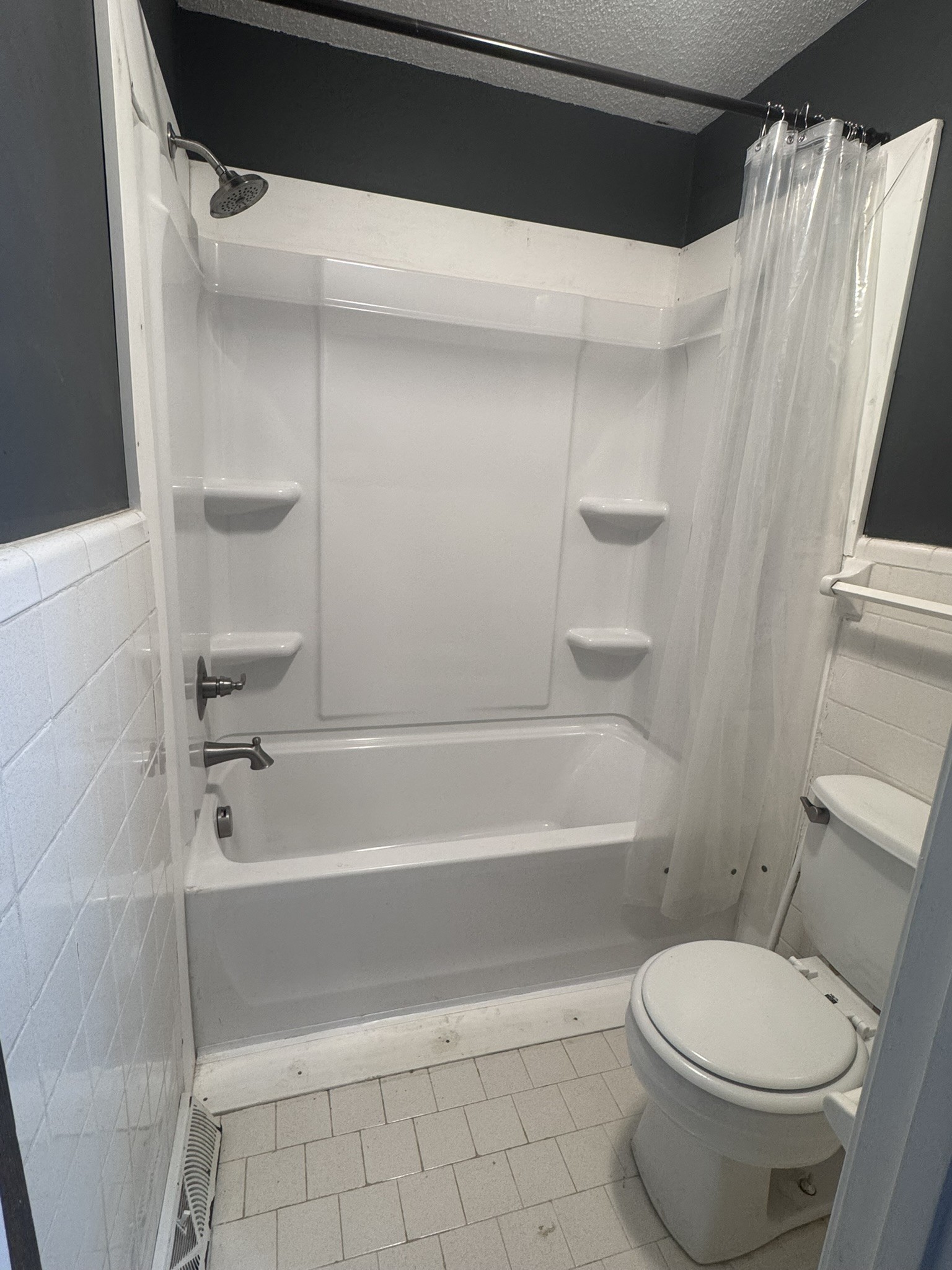 236 Raintree Drive Clarksville, TN 37042 - Photo 8 of 19 a bathroom with a toilet and a bathtub