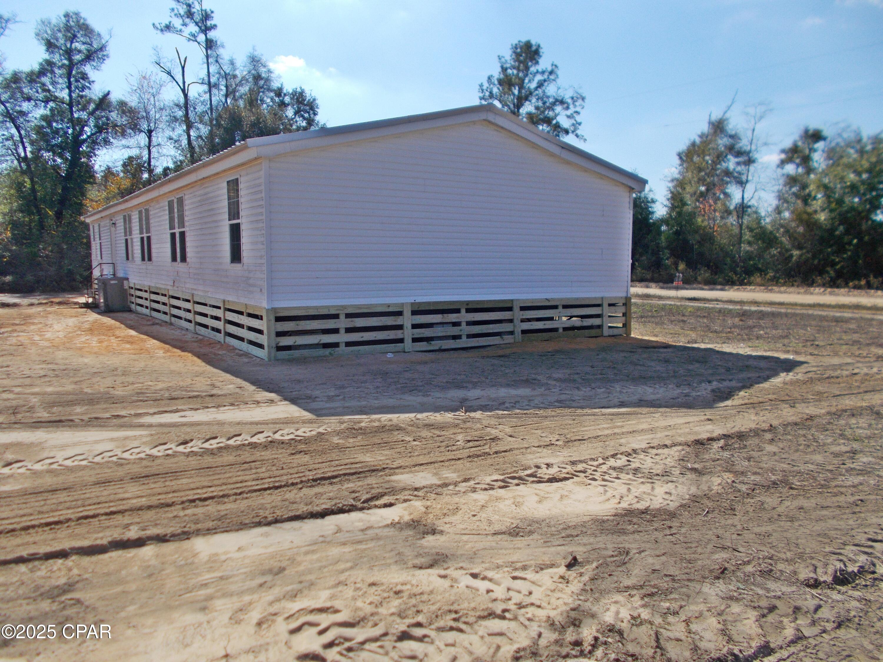 6905 Bateau Pond Road Grand Ridge, FL 32442 - Photo 20 of 24