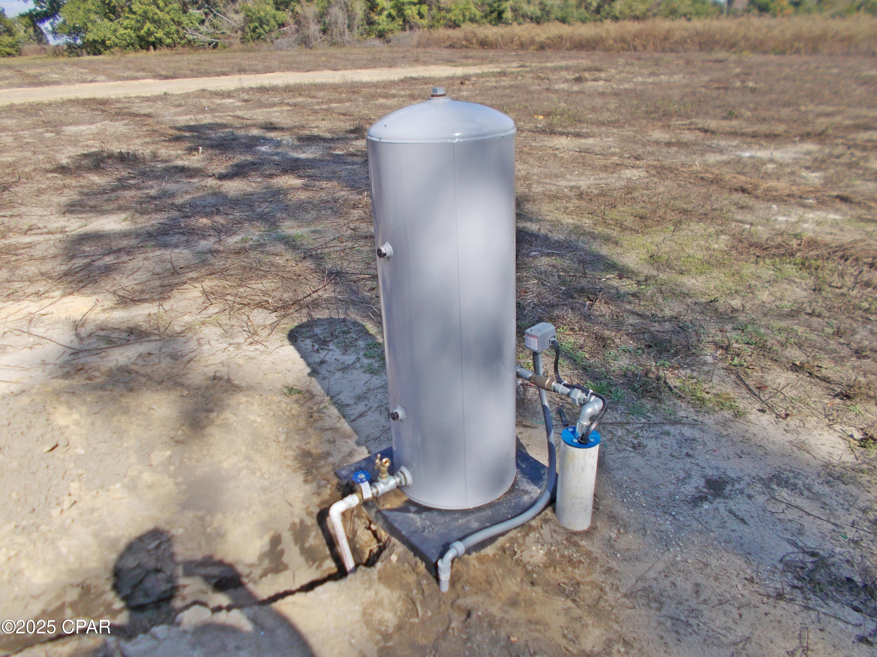 6905 Bateau Pond Road Grand Ridge, FL 32442 - Photo 22 of 24