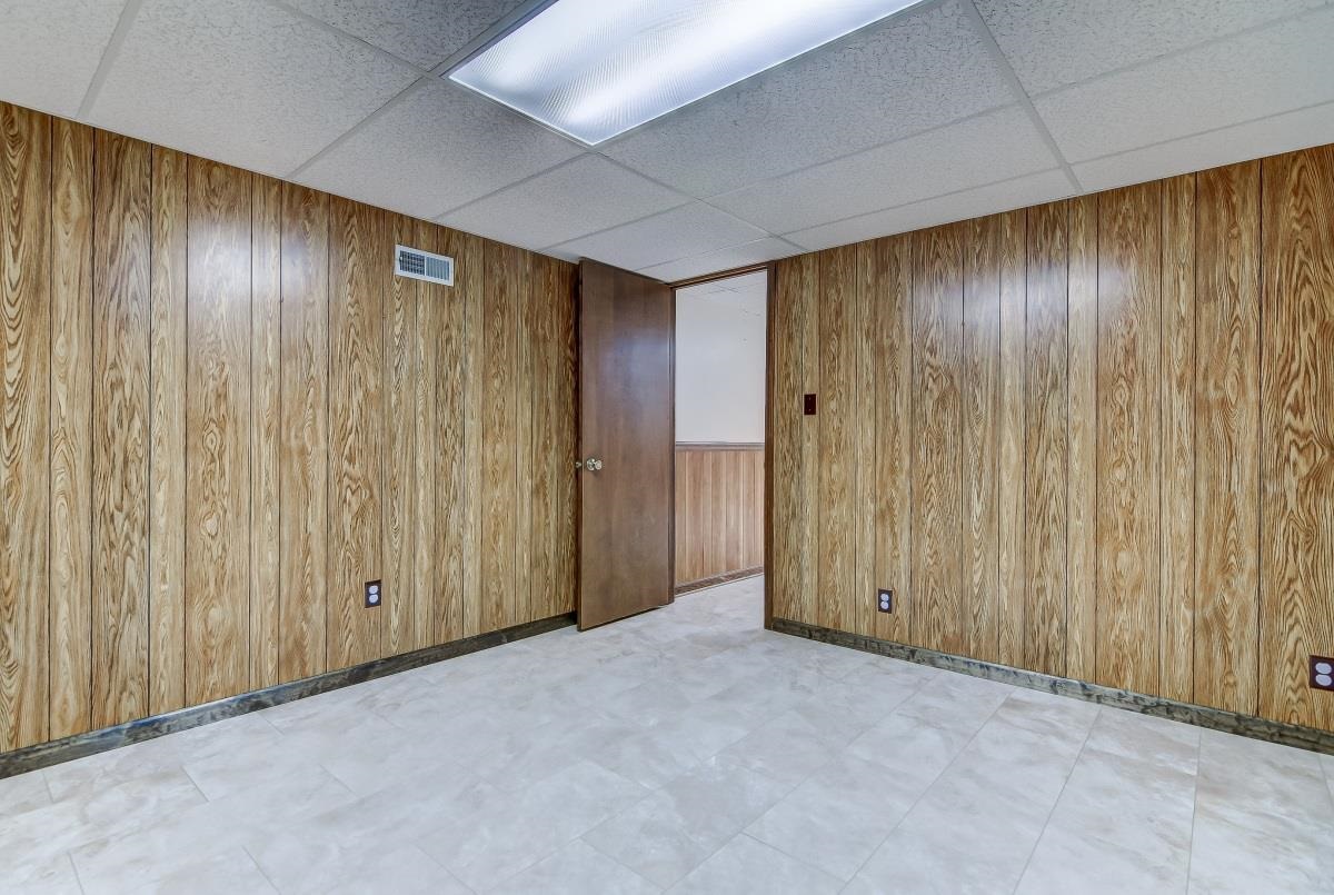 2105 Scarbrough Road Springfield, IL 62702 - Photo 19 of 23 Gallery Image 19
