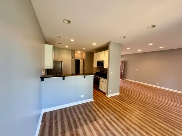 $2,800 | 423 Acushnet Street, Unit 423, Elgin, IL 60124