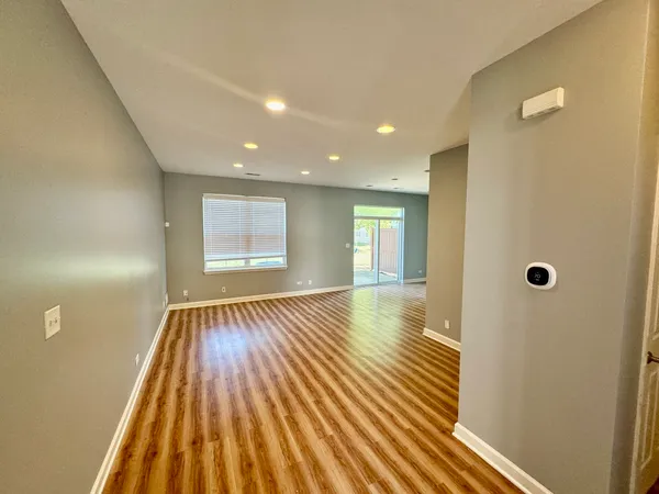 $2,800 | 423 Acushnet Street, Unit 423, Elgin, IL 60124