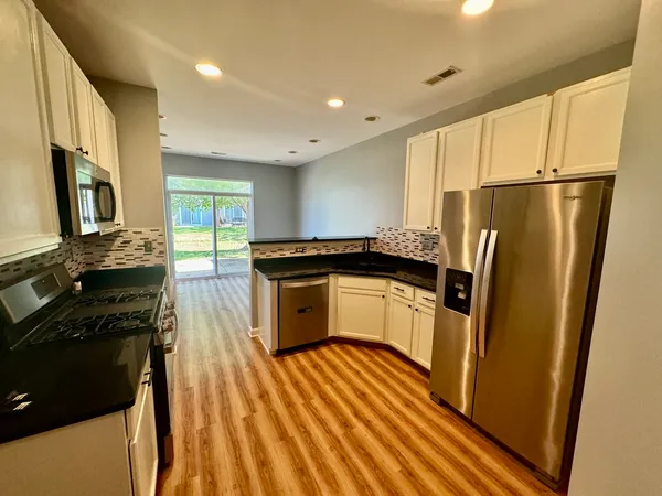 $2,800 | 423 Acushnet Street, Unit 423, Elgin, IL 60124