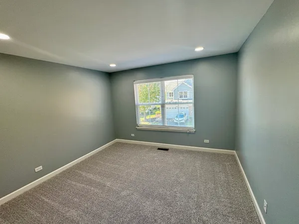 $2,800 | 423 Acushnet Street, Unit 423, Elgin, IL 60124