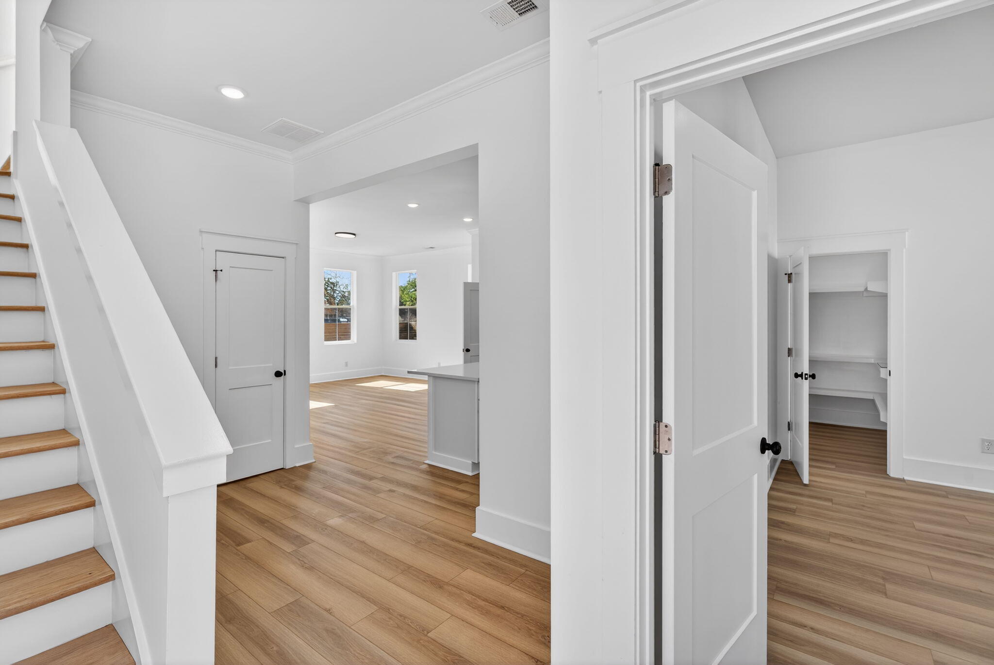 111 Kenneth Lane Summerville, SC 29486 - Photo 2 of 47 3-web-or-mls-_DSC0830