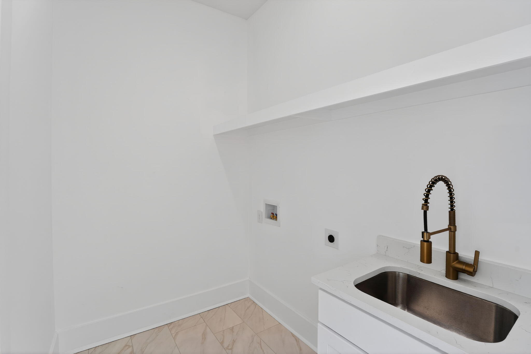 111 Kenneth Lane Summerville, SC 29486 - Photo 3 of 47 4-web-or-mls-_DSC0837