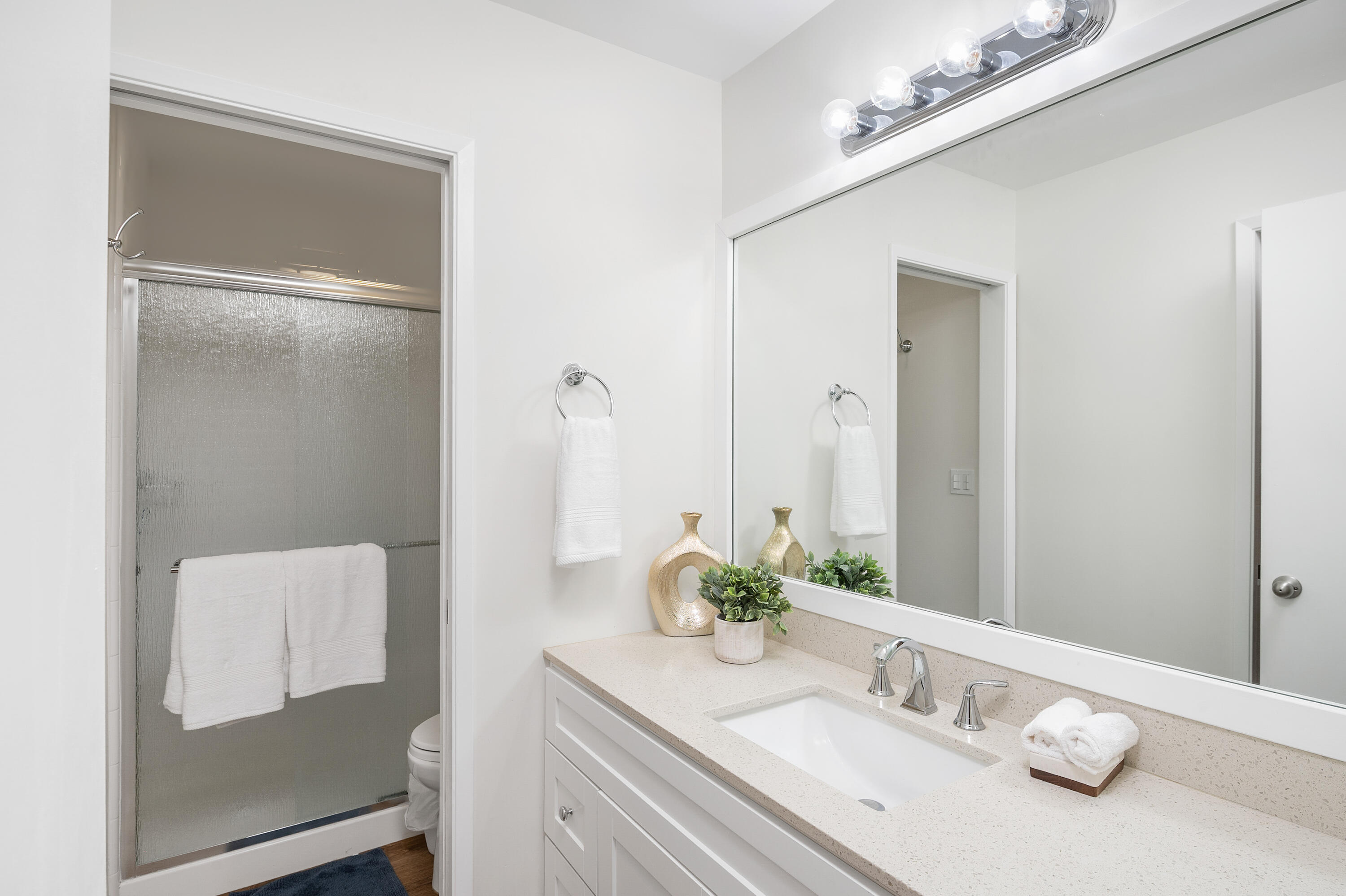 3375 Foothill Road, Unit 212 Carpinteria, CA 93013 - Photo 14 of 19 Bathroom