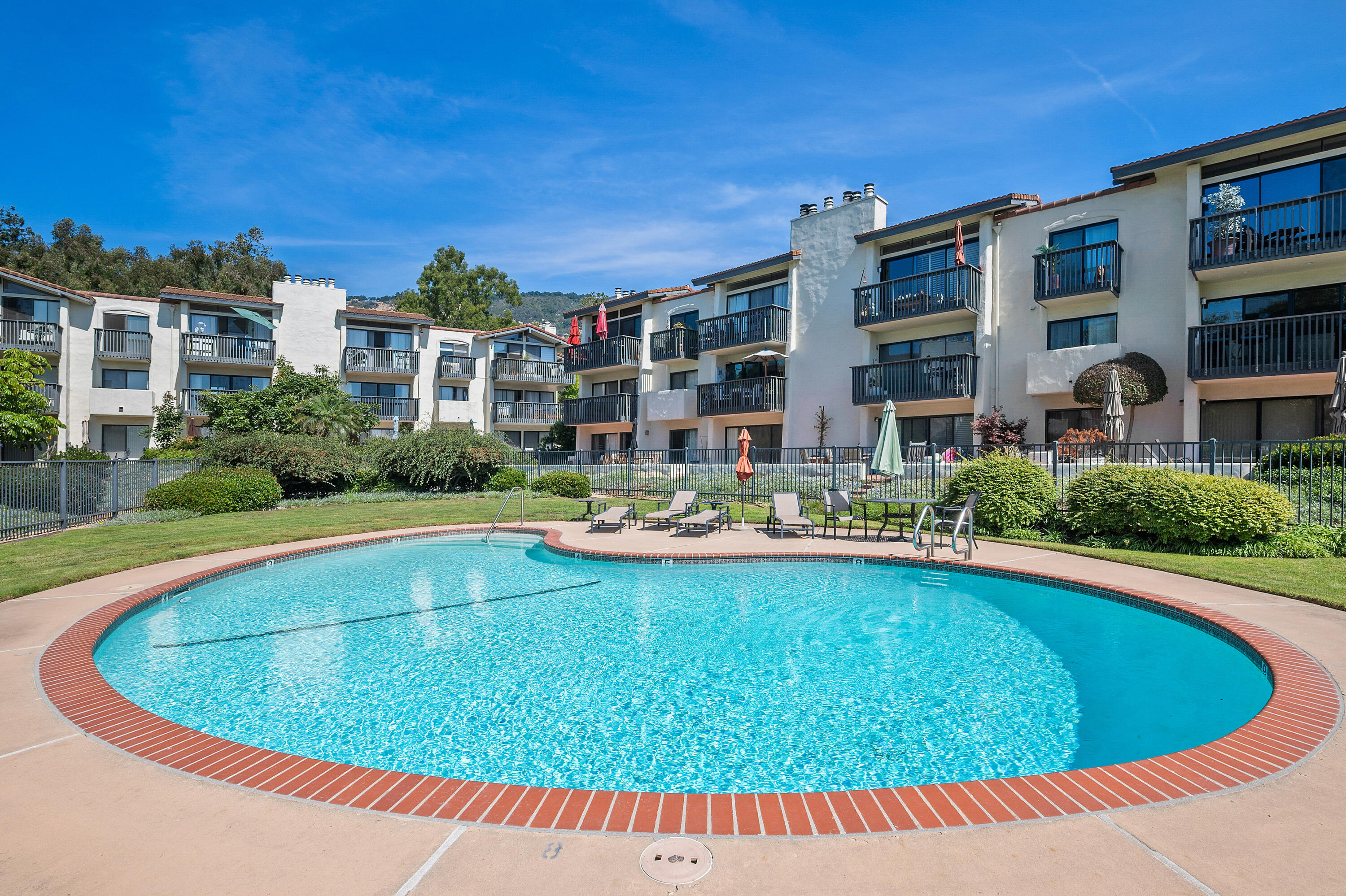 3375 Foothill Road, Unit 212 Carpinteria, CA 93013 - Photo 17 of 19 Pool