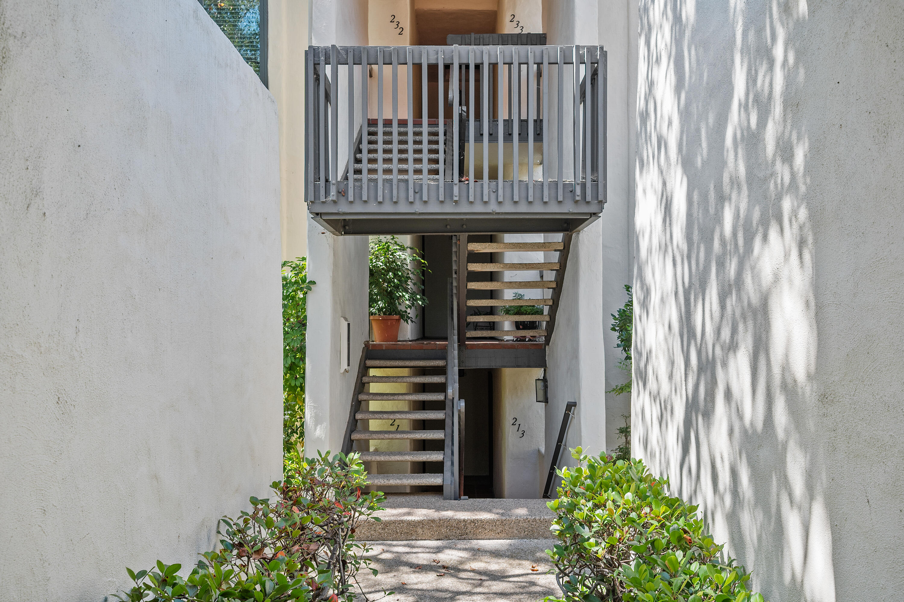 3375 Foothill Road, Unit 212 Carpinteria, CA 93013 - Photo 4 of 19 Corridor to Unit