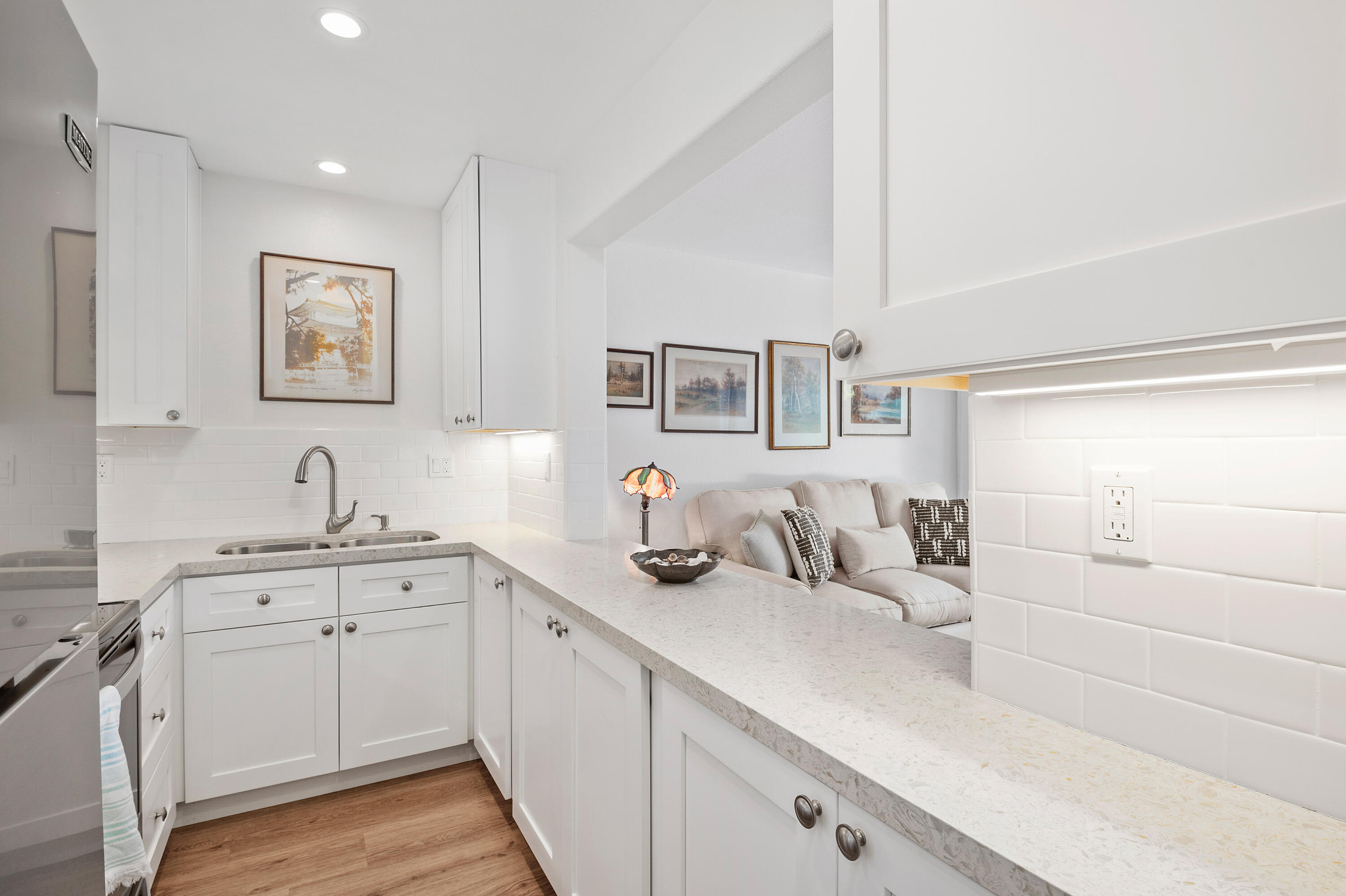 3375 Foothill Road, Unit 212 Carpinteria, CA 93013 - Photo 6 of 19 Kitchen