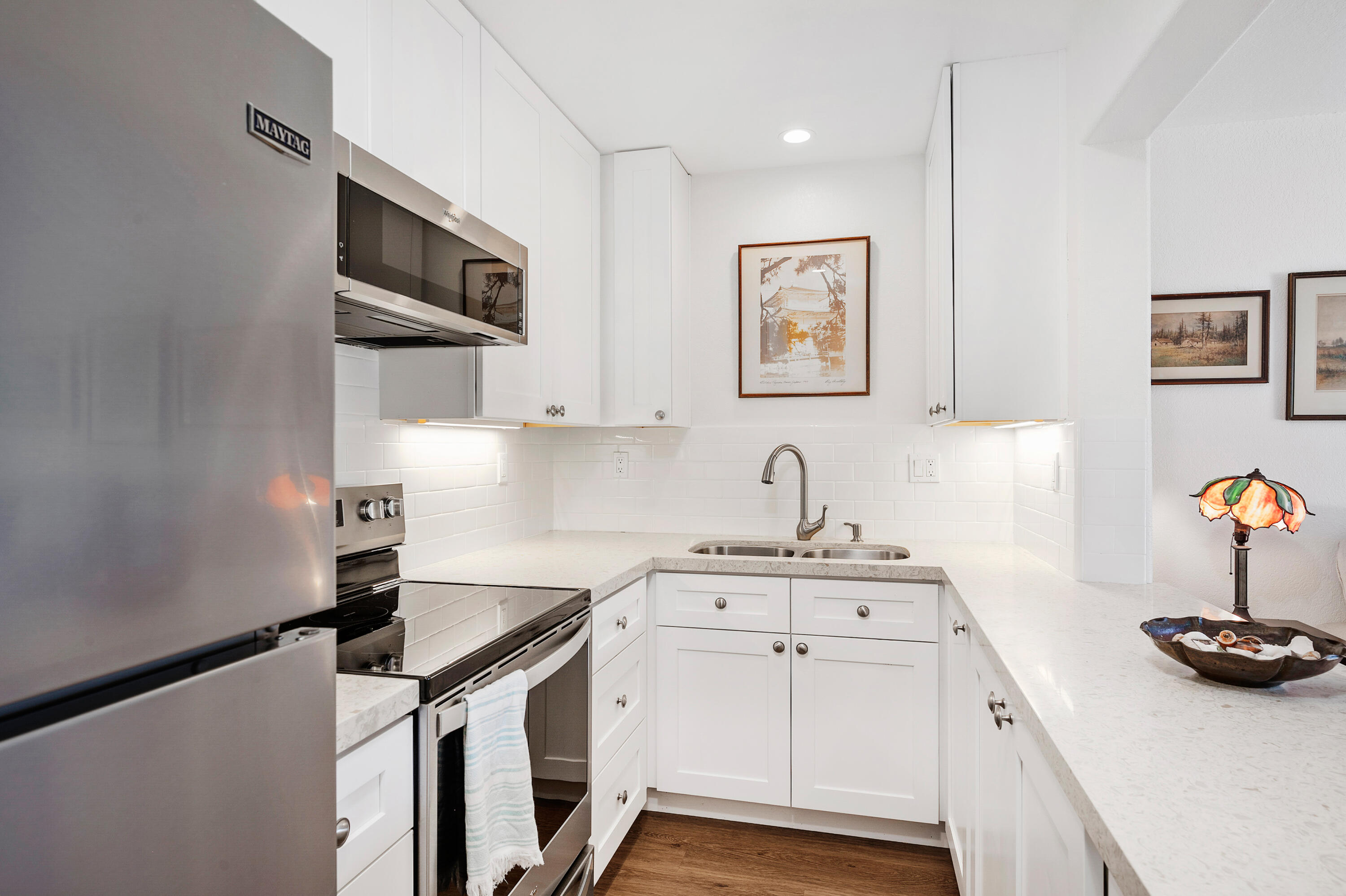 3375 Foothill Road, Unit 212 Carpinteria, CA 93013 - Photo 7 of 19 Kithen