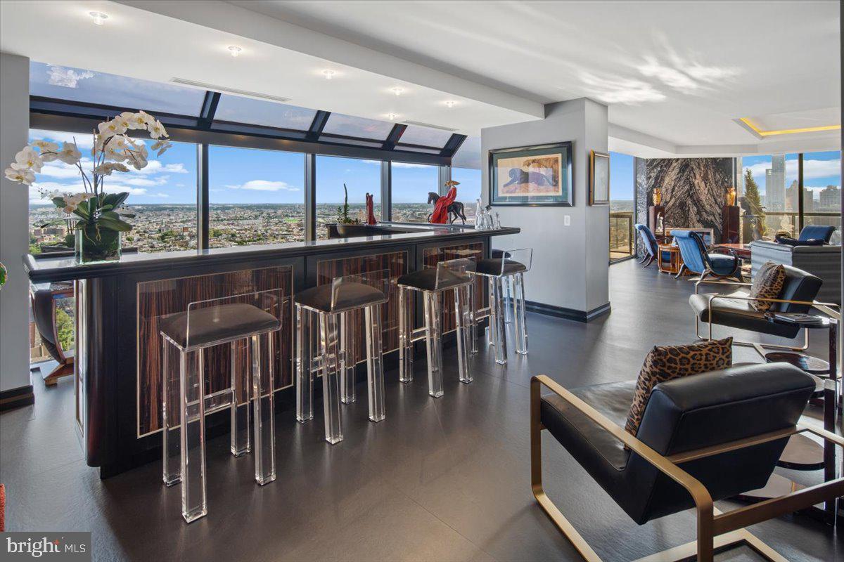 241 South 6th Street, Unit PH2505/2406 Philadelphia, PA 19106 - Photo 13 of 41 Custom Bar