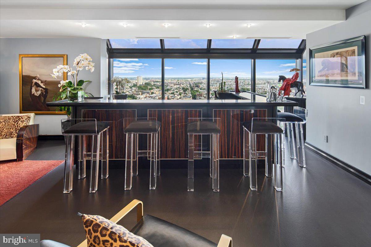 241 South 6th Street, Unit PH2505/2406 Philadelphia, PA 19106 - Photo 14 of 41 Bar