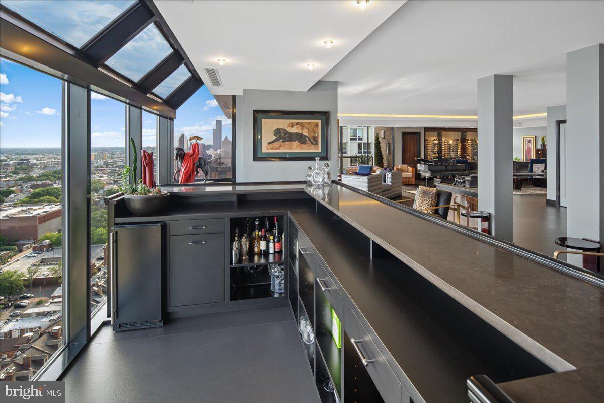 241 South 6th Street, Unit PH2505/2406 Philadelphia, PA 19106 - Photo 17 of 41