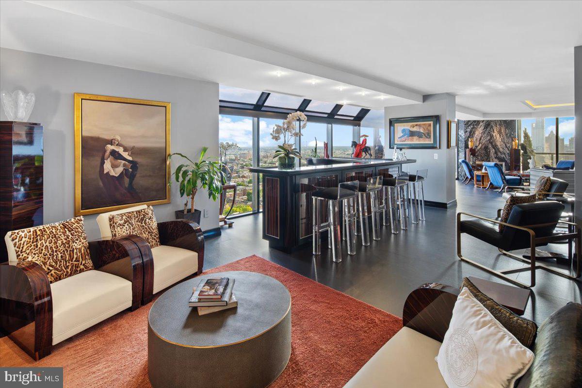 241 South 6th Street, Unit PH2505/2406 Philadelphia, PA 19106 - Photo 18 of 41 Bar Sitting Area / Dining Area