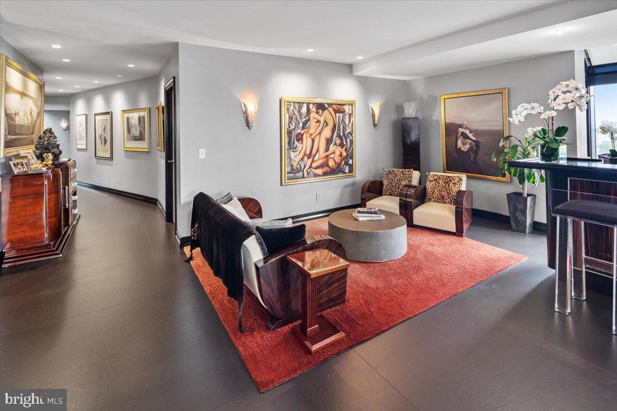 241 South 6th Street, Unit PH2505/2406 Philadelphia, PA 19106 - Photo 19 of 41 Sitting Area