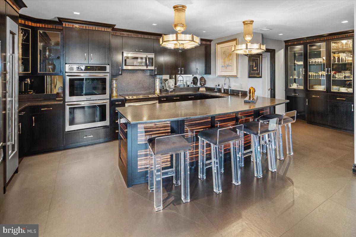 241 South 6th Street, Unit PH2505/2406 Philadelphia, PA 19106 - Photo 20 of 41 Gourmet Kitchen