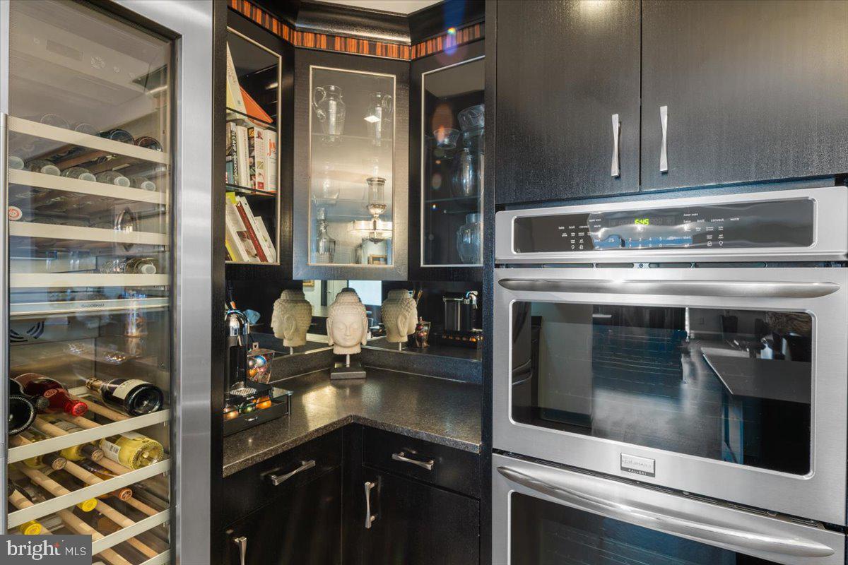 241 South 6th Street, Unit PH2505/2406 Philadelphia, PA 19106 - Photo 21 of 41 Top of the Line Appliance Package