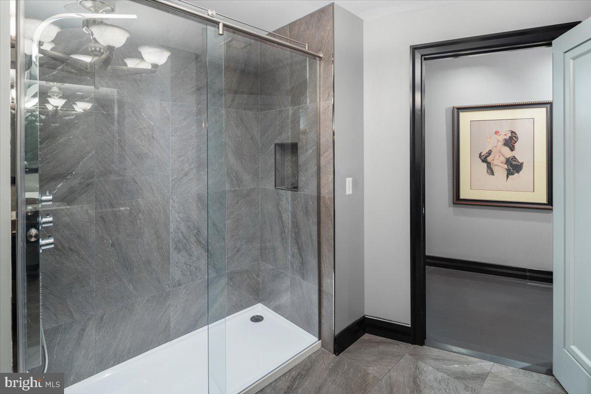 241 South 6th Street, Unit PH2505/2406 Philadelphia, PA 19106 - Photo 25 of 41 Full Bathroom on First Floor