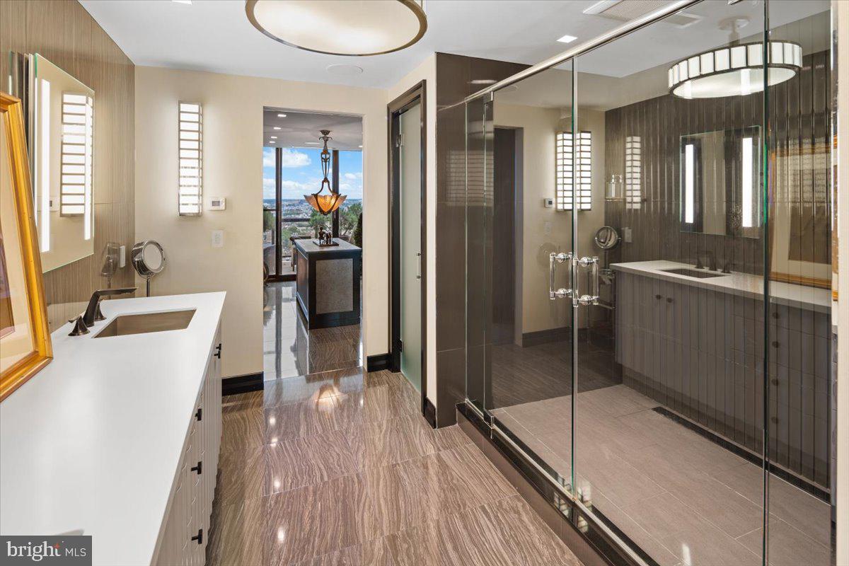 241 South 6th Street, Unit PH2505/2406 Philadelphia, PA 19106 - Photo 38 of 41 Primary Bath Attached to Closet