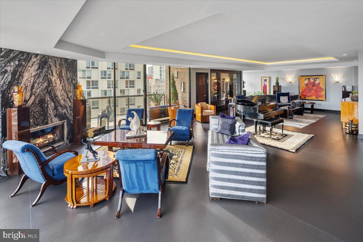 241 South 6th Street, Unit PH2505/2406 Philadelphia, PA 19106 - Photo 7 of 41 Combination Living Room and Dining Room