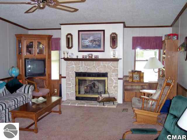 3528 Roe Court Weidman, MI 48893 - Photo 4 of 20 1772089-3.JPG