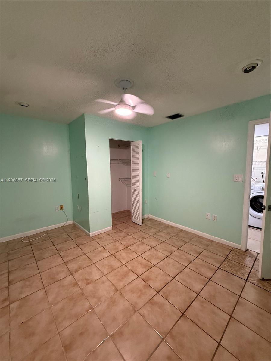 19926 Northwest 67th Place Hialeah, FL 33015 - Photo 16 of 35