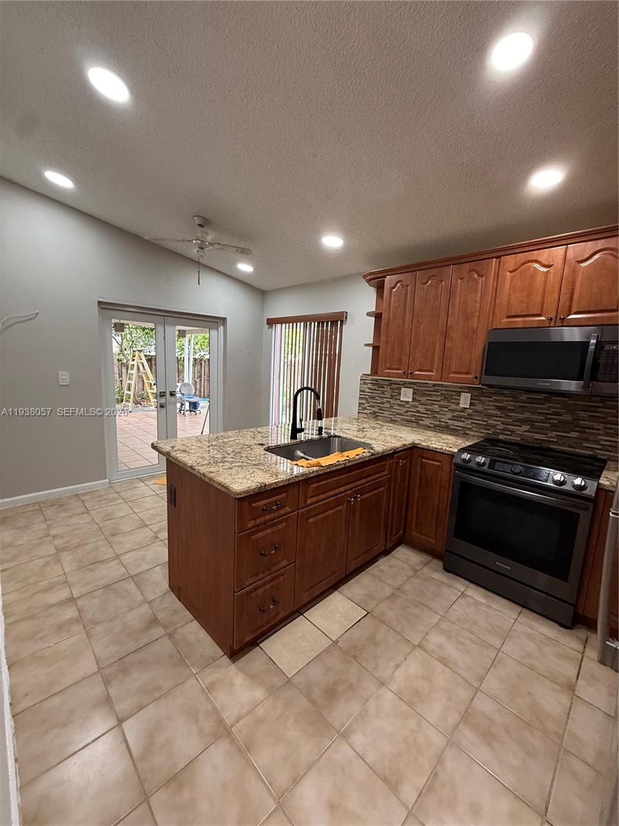 19926 Northwest 67th Place Hialeah, FL 33015 - Photo 4 of 35