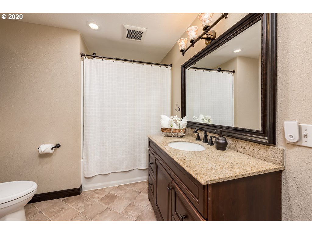 14460 South Spangler Road Oregon City, OR 97045 - Photo 19 of 32 Bathroom