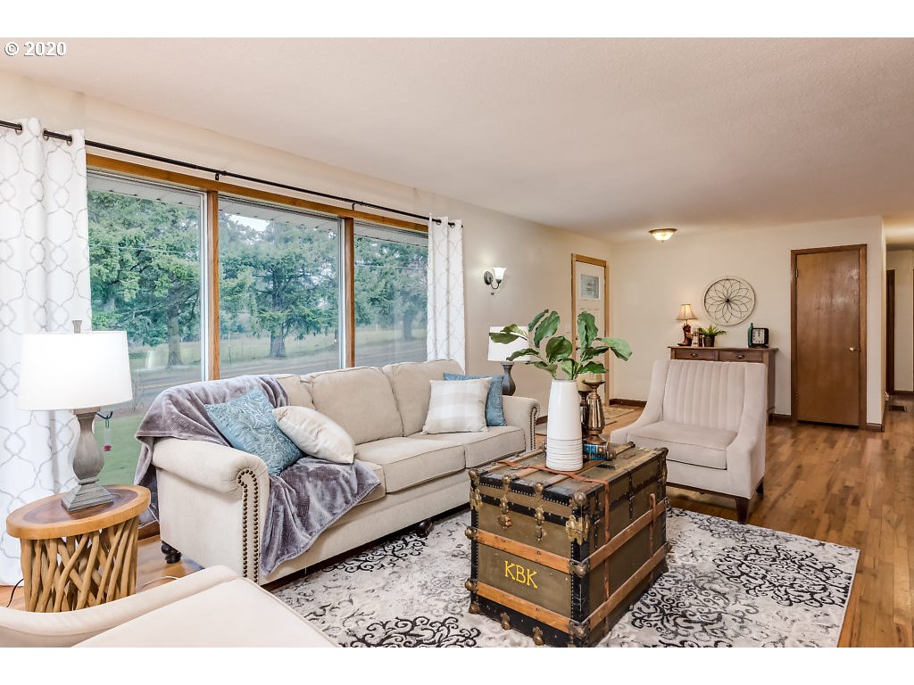 14460 South Spangler Road Oregon City, OR 97045 - Photo 6 of 32 Living Room