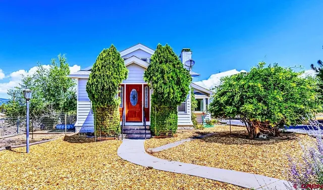 a view of a house with entertaining space