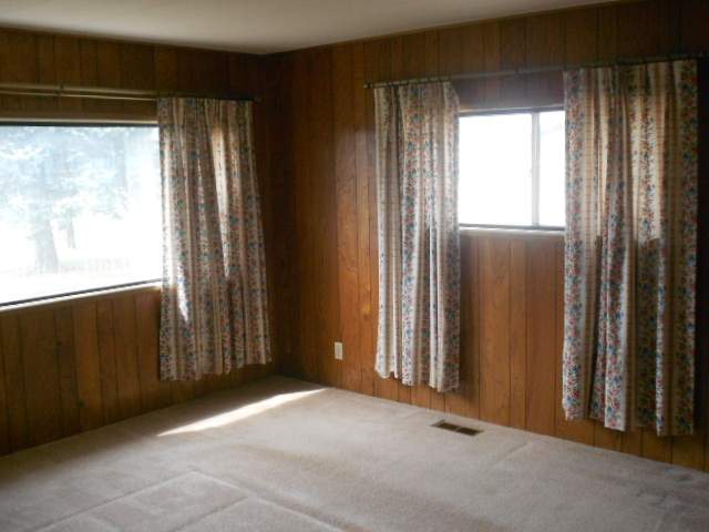 2247 Krouse Road Owosso, MI 48867 - Photo 7 of 7 31082782-6.JPG