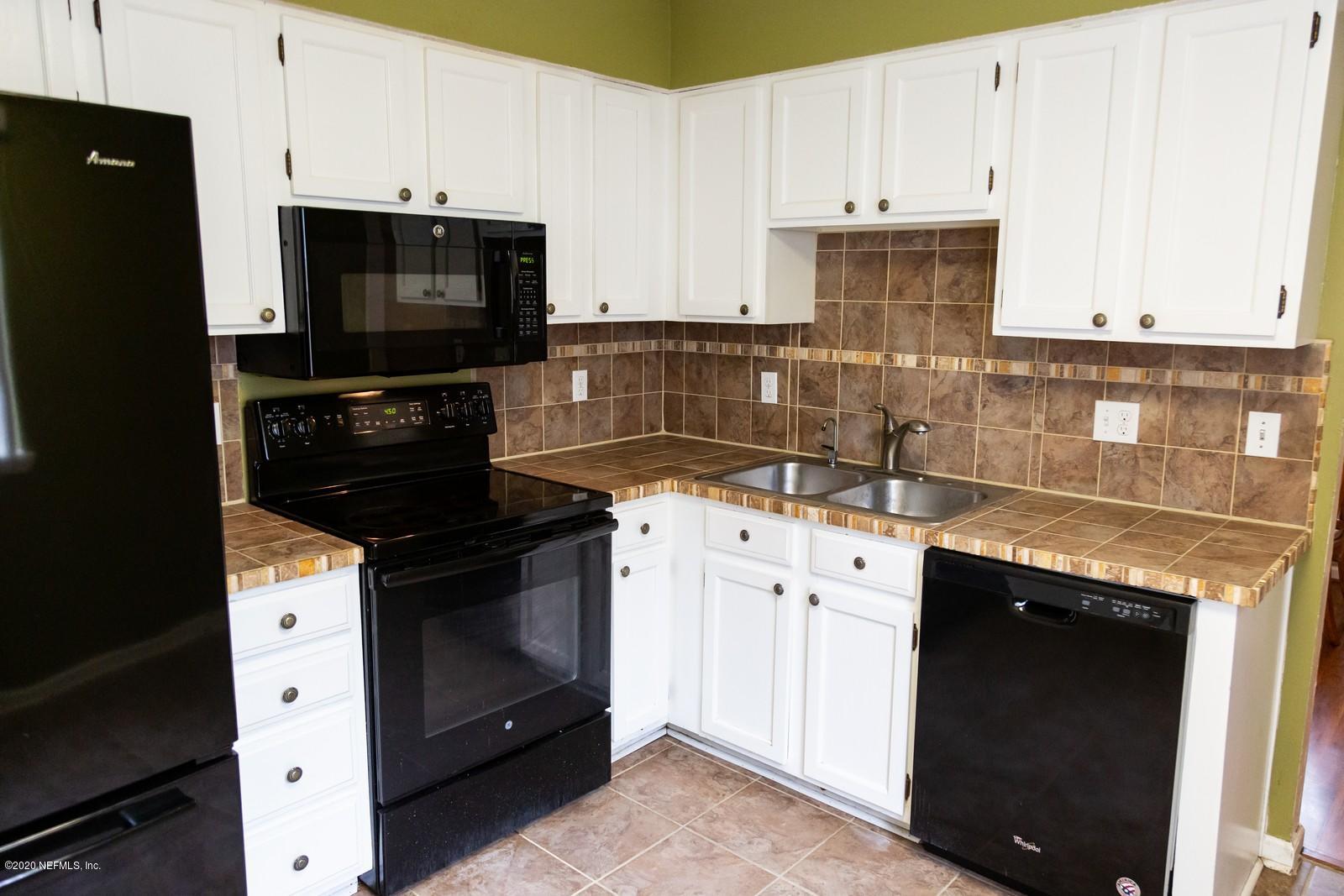 8427 Gemini Road Jacksonville, FL 32216 - Photo 5 of 25 WHITE-0639