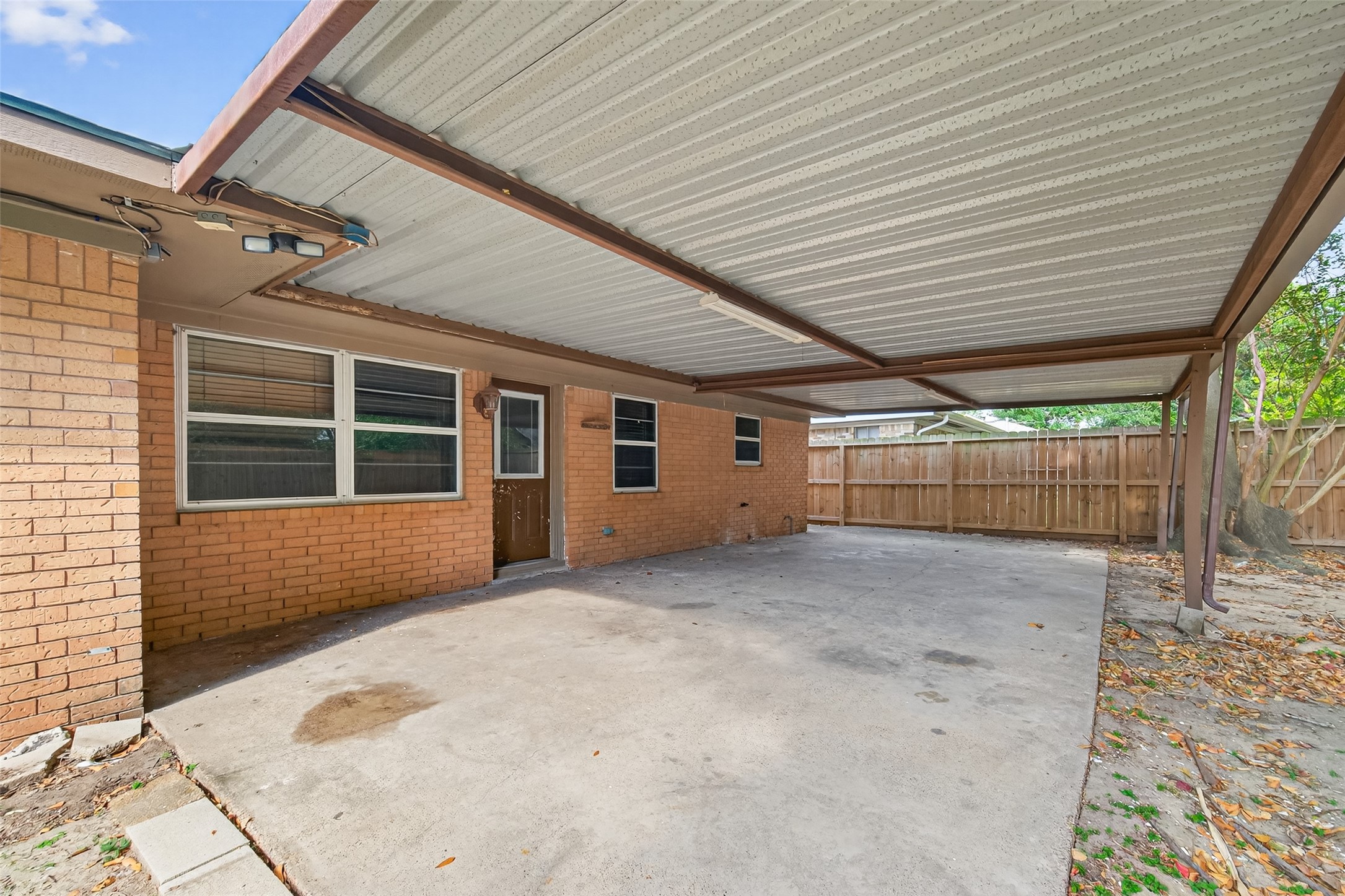 2609 Raspberry Lane Pasadena, TX 77502 - Photo 40 of 40 a view of backyard with large windows