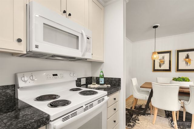 $800,000 | 6333 Lake Washington Boulevard Northeast, Unit 405, Kirkland, WA 98033