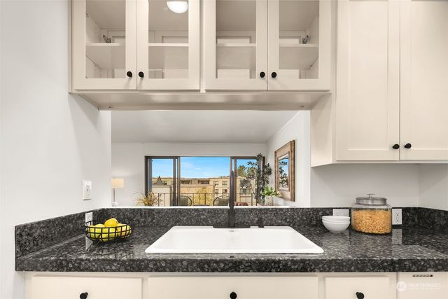 $800,000 | 6333 Lake Washington Boulevard Northeast, Unit 405, Kirkland, WA 98033